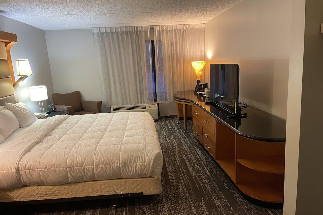 Отель Clarion Pointe Near Erie Casino Kearsarge Экстерьер фото
