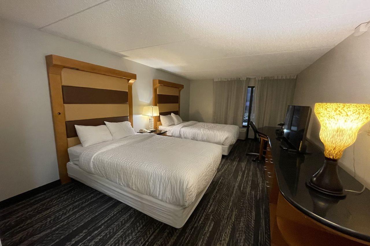 Отель Clarion Pointe Near Erie Casino Kearsarge Экстерьер фото