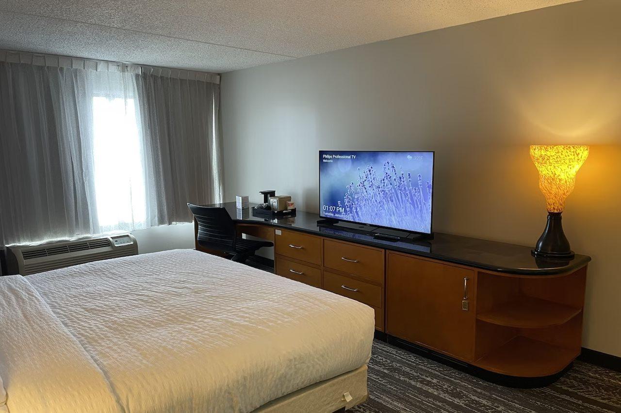 Отель Clarion Pointe Near Erie Casino Kearsarge Экстерьер фото