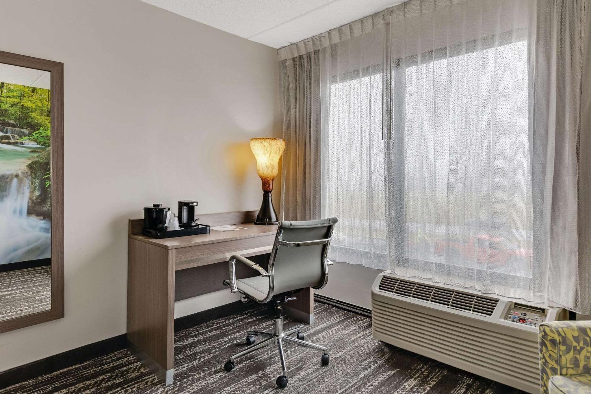 Отель Clarion Pointe Near Erie Casino Kearsarge Экстерьер фото