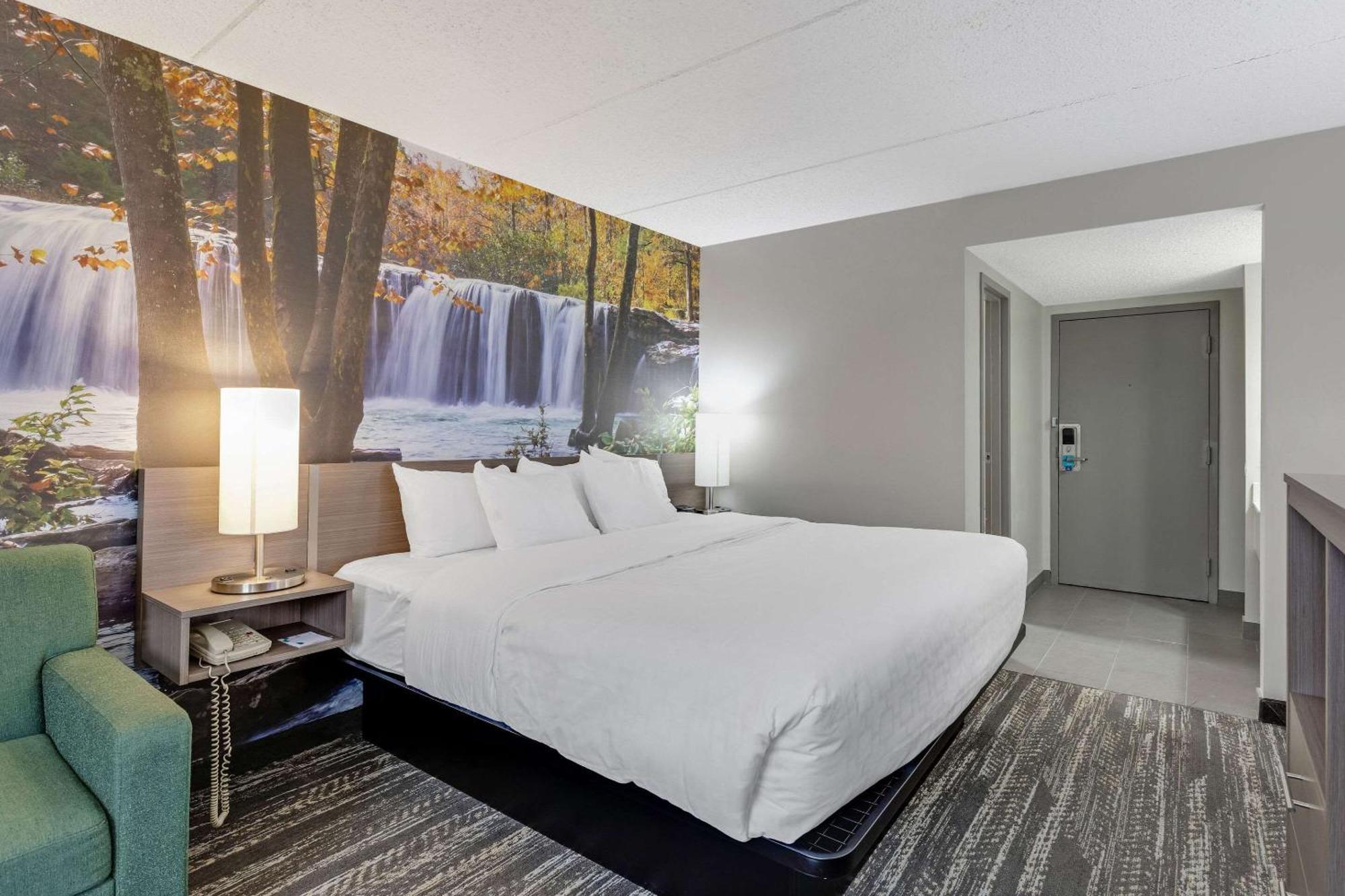 Отель Clarion Pointe Near Erie Casino Kearsarge Экстерьер фото